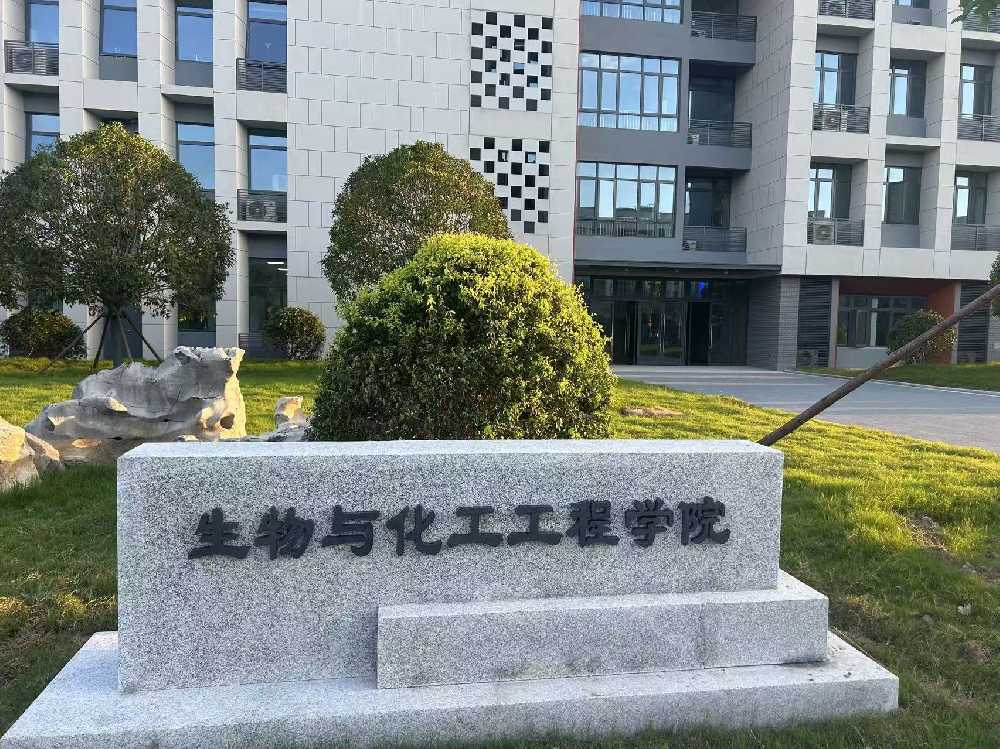 达尔罕茂明安联合旗扬州职业大学体育场高杆灯项目